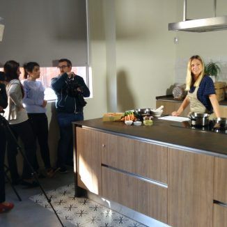 Marta Simonet grabando spot para Telva.com/cocina